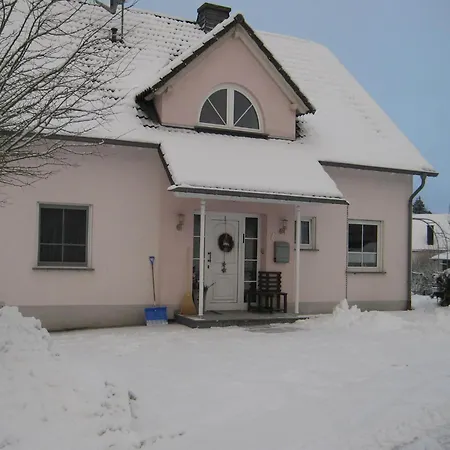 Eifel Escape Cozy & Scenic Lejlighed *